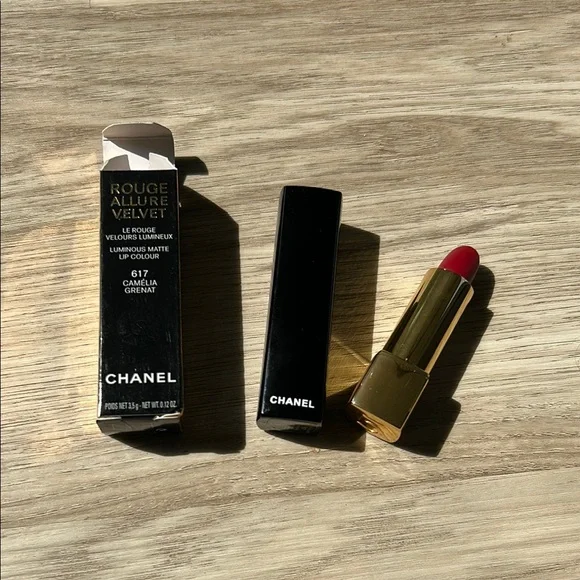 CHANEL Lipstick Beauty Bundle - Picture 4 of 6